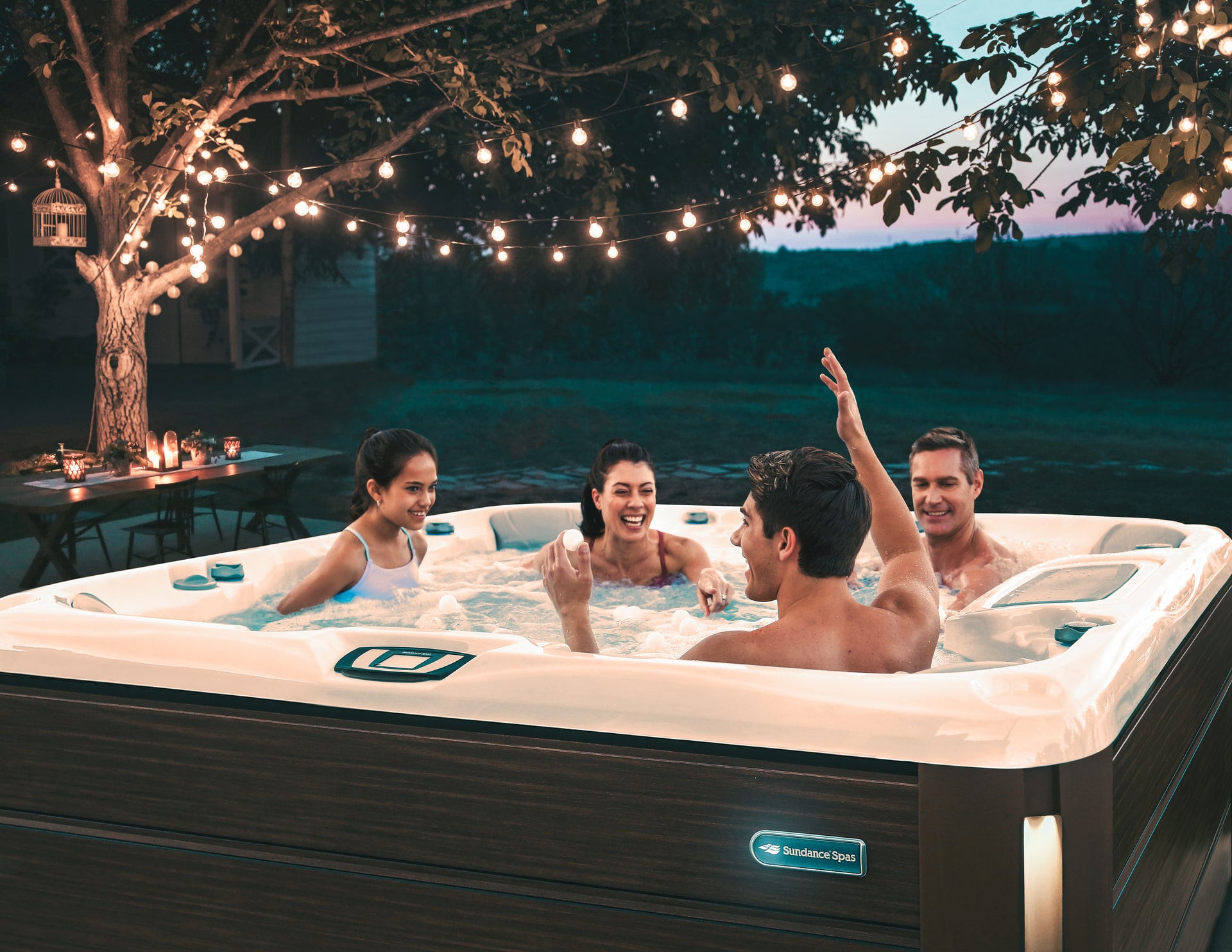 SDS_880_Lifestyle_Night-1920x1483-54837cc6-5707-46ad-a405-329beddd1308-min